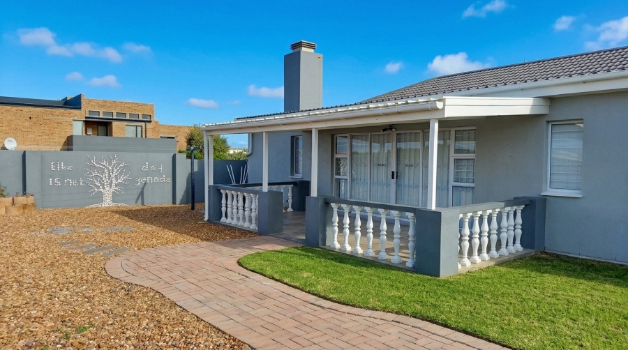 To Let 4 Bedroom Property for Rent in Oceanview Heights Western Cape